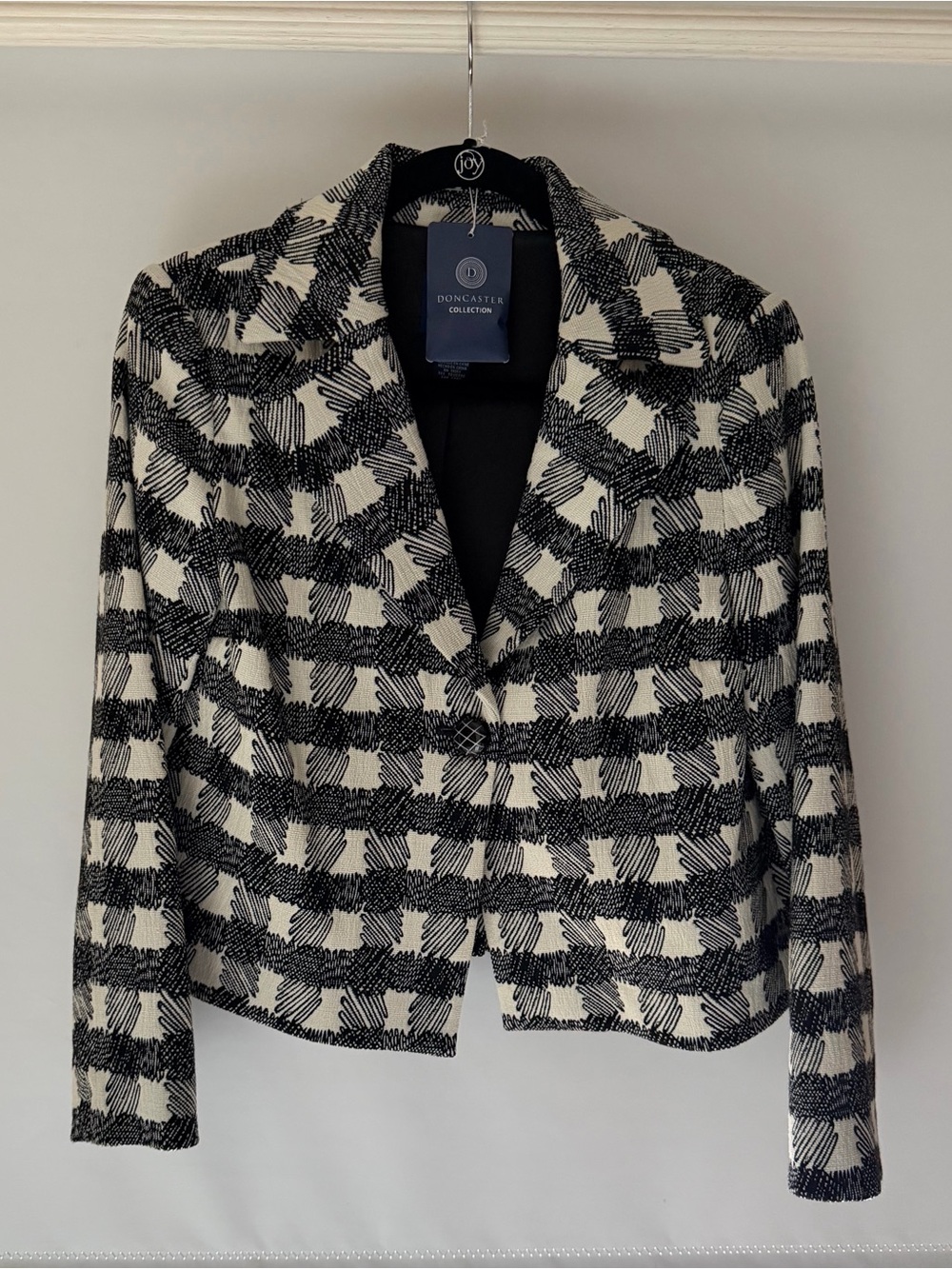 Doncaster Black & Cream Checked Textured One Button Blazer Size: 6 MSRP: $350
